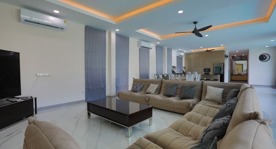 For rent 8 bedrooms villa in South Pattaya, Pattaya