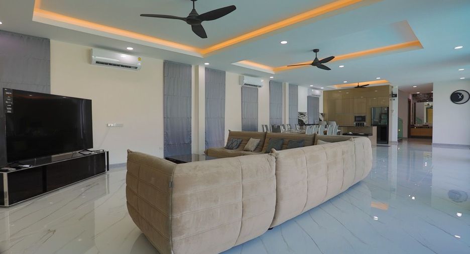 For rent 8 bedrooms villa in South Pattaya, Pattaya