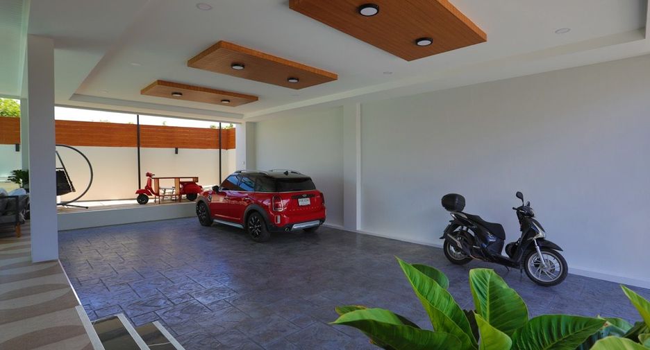 For rent 8 bedrooms villa in South Pattaya, Pattaya