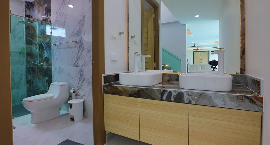 For rent 8 bedrooms villa in South Pattaya, Pattaya