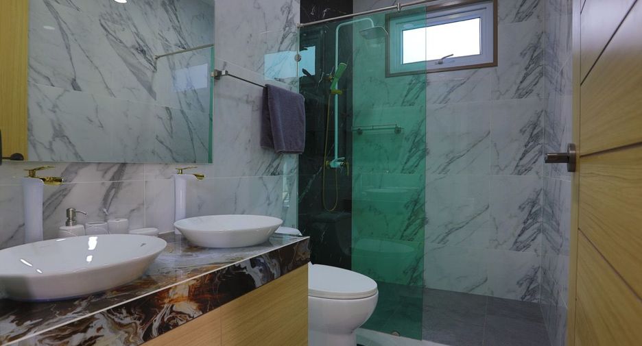 For rent 8 bedrooms villa in South Pattaya, Pattaya