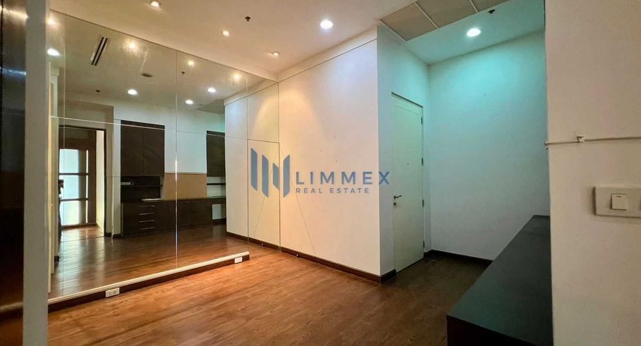 For sale 3 bed condo in Watthana, Bangkok