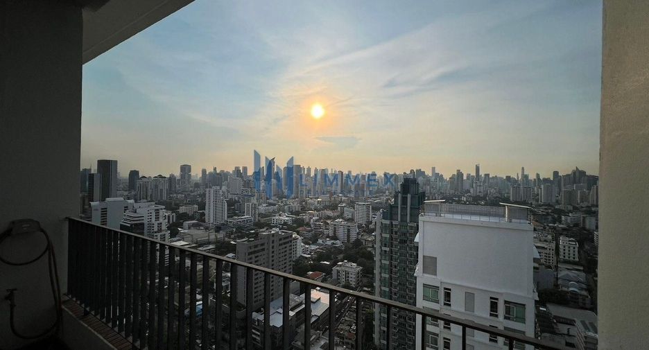 For sale 3 bed condo in Watthana, Bangkok