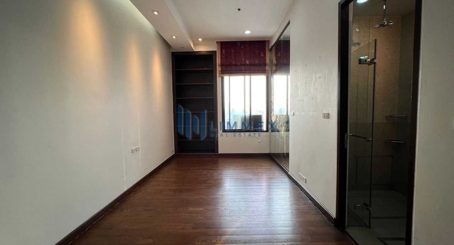 For sale 3 bed condo in Watthana, Bangkok