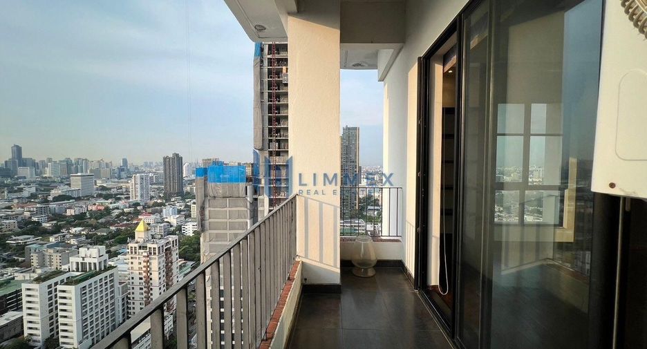 For sale 3 bed condo in Watthana, Bangkok