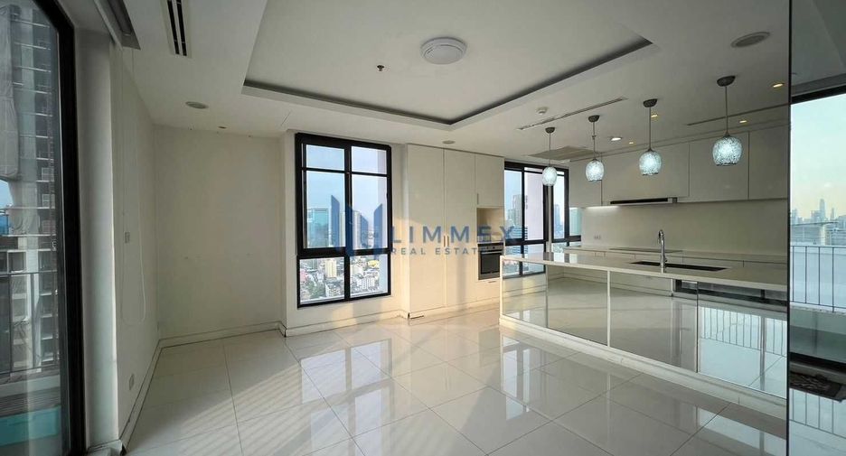 For sale 3 bed condo in Watthana, Bangkok