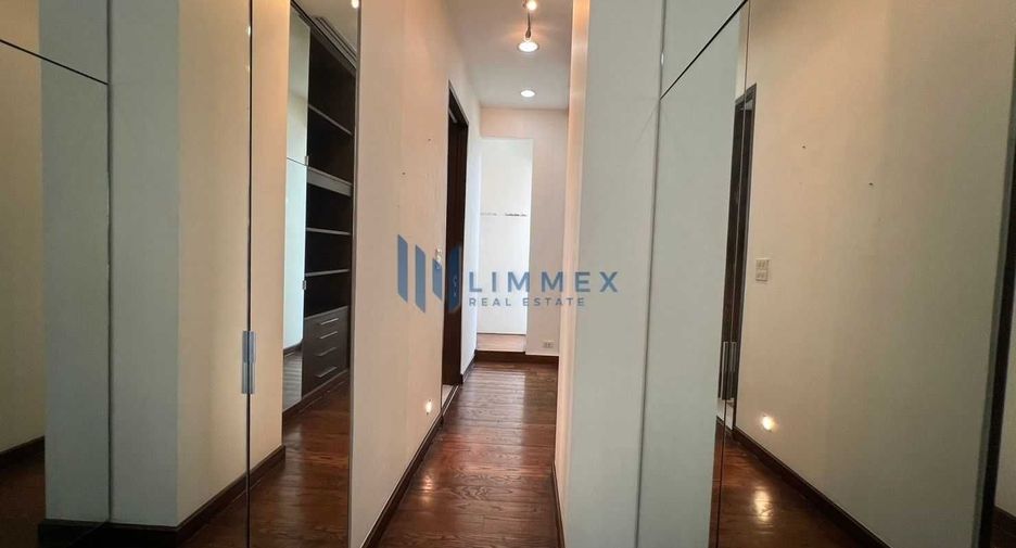 For sale 3 bed condo in Watthana, Bangkok