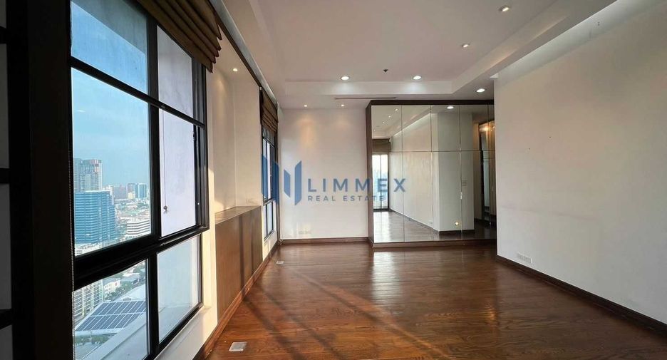 For sale 3 bed condo in Watthana, Bangkok