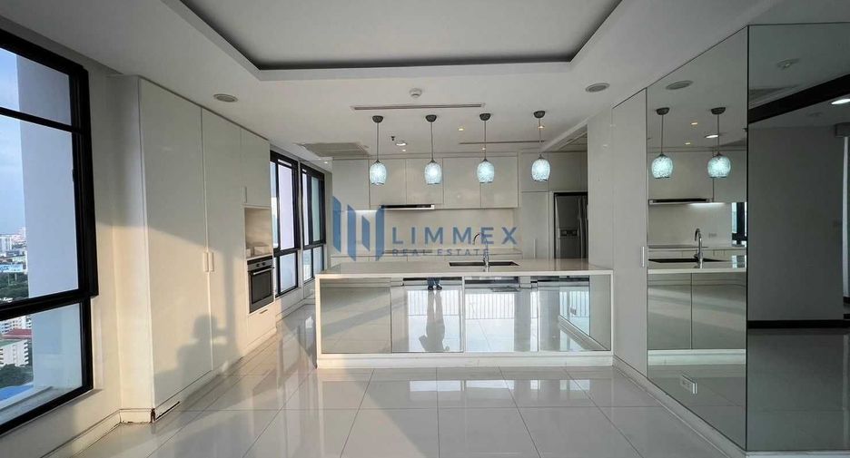 For sale 3 bed condo in Watthana, Bangkok
