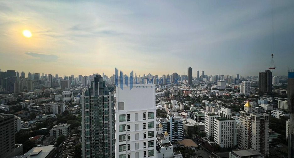 For sale 3 bed condo in Watthana, Bangkok
