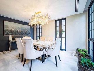 Casa adosada en alquiler de 4 habitaciones en Watthana, Bangkok
