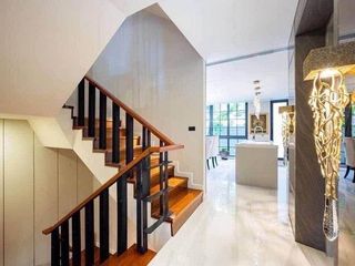 Casa adosada en alquiler de 4 habitaciones en Watthana, Bangkok