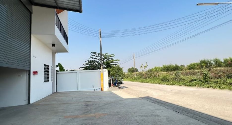 For rent 2 bed warehouse in Lam Luk Ka, Pathum Thani