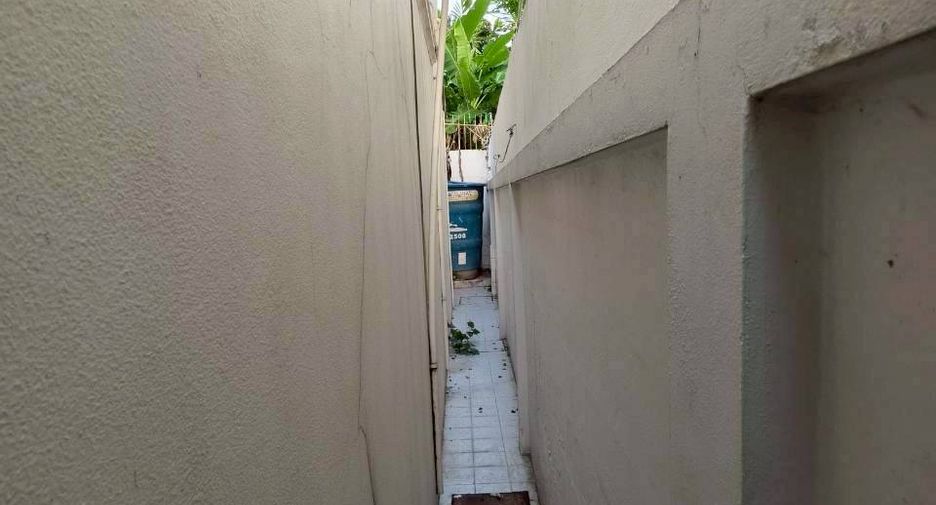 Casa en alquiler de 4 habitaciones en Khlong Toei, Bangkok