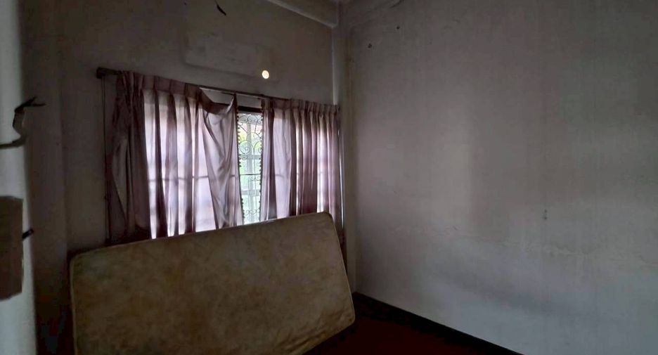 Casa en alquiler de 4 habitaciones en Khlong Toei, Bangkok