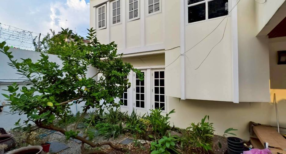 Casa en alquiler de 4 habitaciones en Khlong Toei, Bangkok