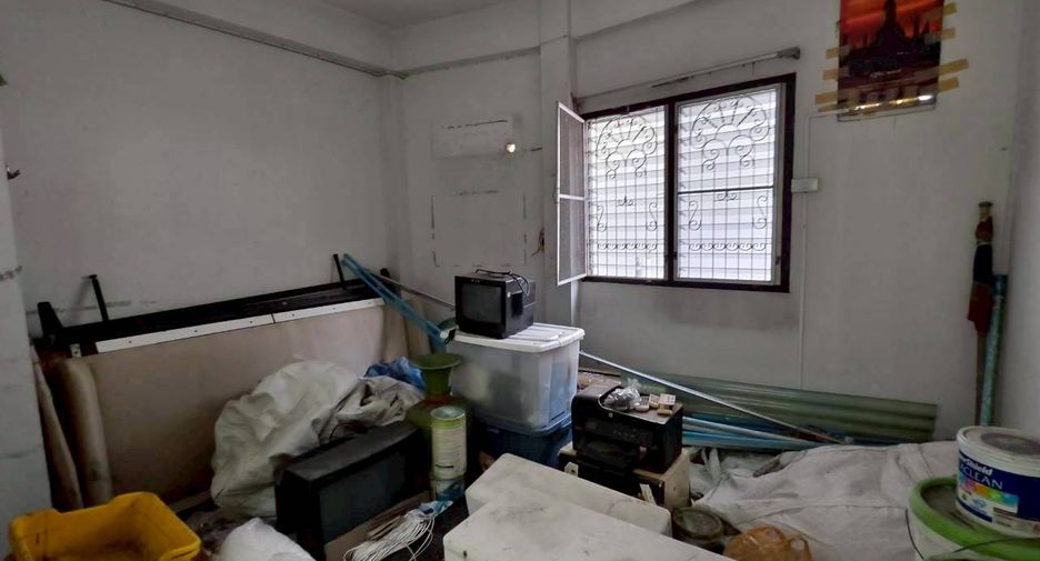 Casa en alquiler de 4 habitaciones en Khlong Toei, Bangkok