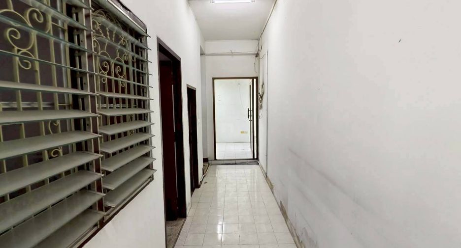 Casa en alquiler de 4 habitaciones en Khlong Toei, Bangkok