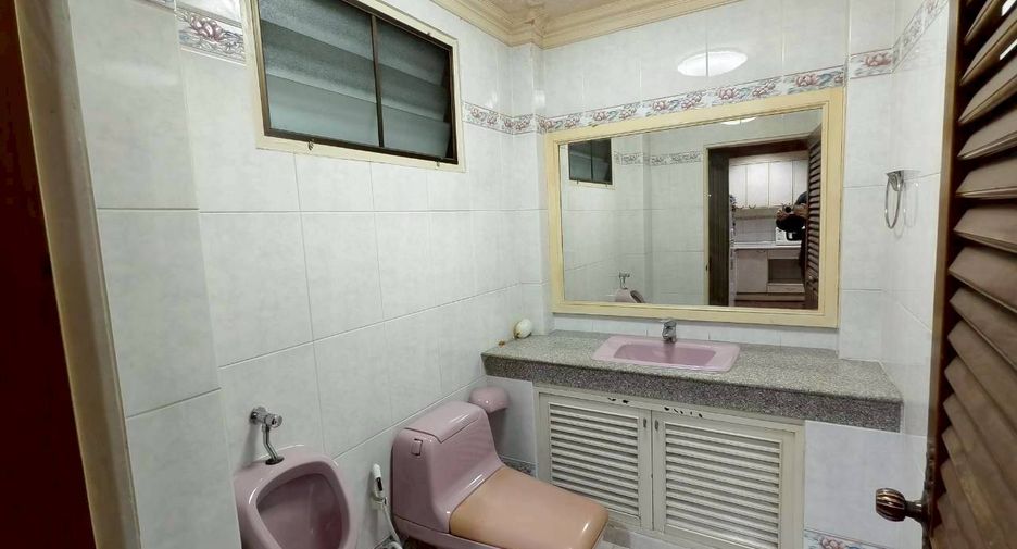 Casa en alquiler de 4 habitaciones en Khlong Toei, Bangkok
