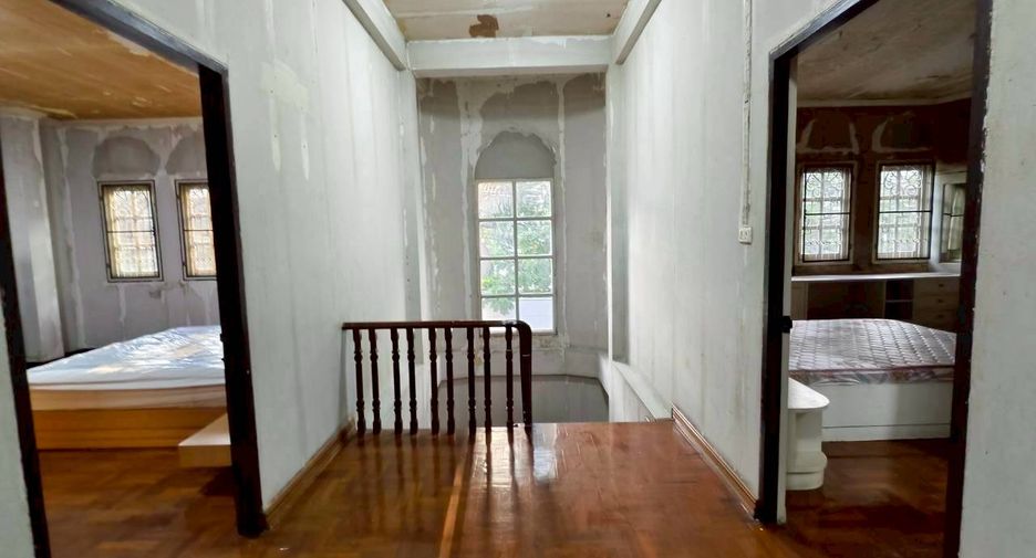 Casa en alquiler de 4 habitaciones en Khlong Toei, Bangkok