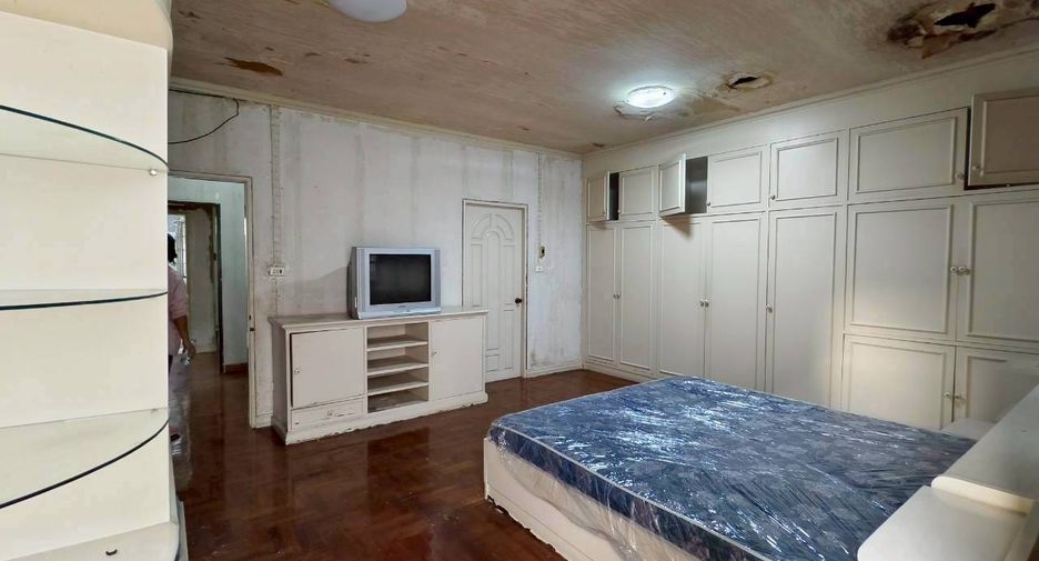 Casa en alquiler de 4 habitaciones en Khlong Toei, Bangkok