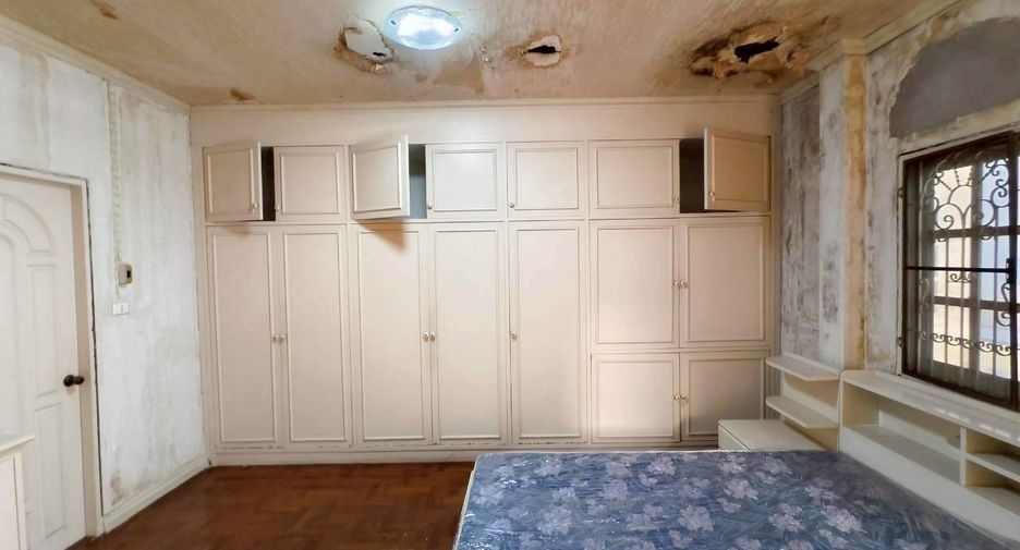Casa en alquiler de 4 habitaciones en Khlong Toei, Bangkok