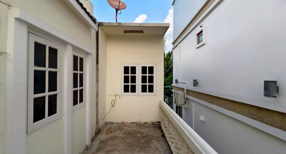 Casa en alquiler de 4 habitaciones en Khlong Toei, Bangkok
