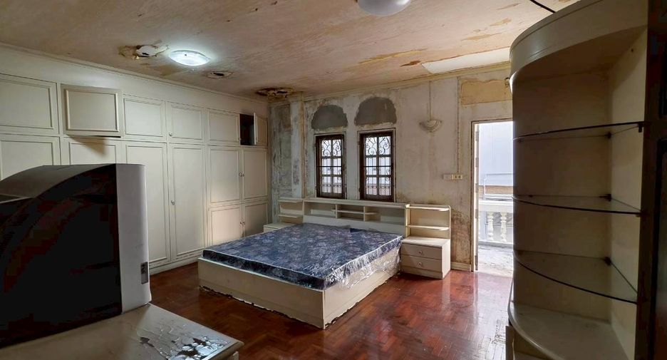 Casa en alquiler de 4 habitaciones en Khlong Toei, Bangkok