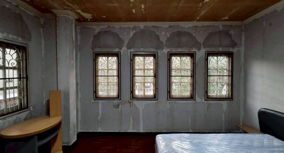 Casa en alquiler de 4 habitaciones en Khlong Toei, Bangkok
