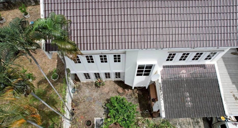 Casa en alquiler de 4 habitaciones en Khlong Toei, Bangkok