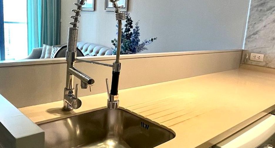 For sale 1 bed condo in Pathum Wan, Bangkok