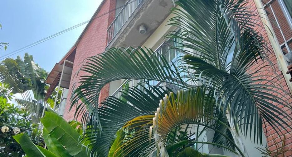 For rent 2 bedrooms apartment in Khlong Toei, Bangkok