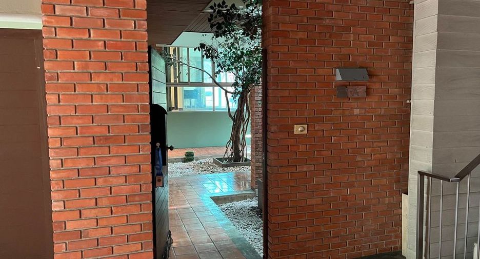 For rent 2 bedrooms apartment in Khlong Toei, Bangkok
