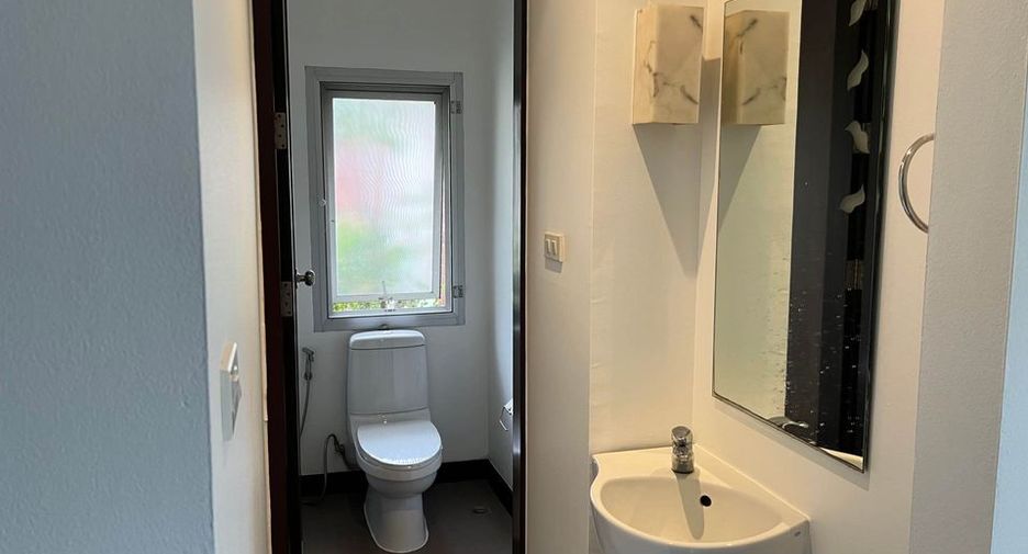 For rent 2 bedrooms apartment in Khlong Toei, Bangkok