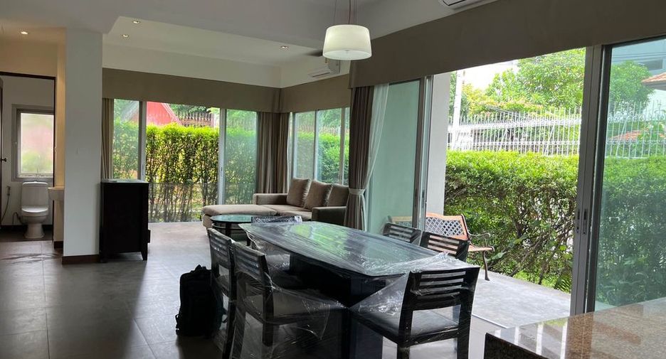 For rent 2 bedrooms apartment in Khlong Toei, Bangkok