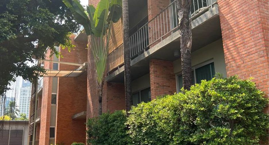 For rent 2 bedrooms apartment in Khlong Toei, Bangkok