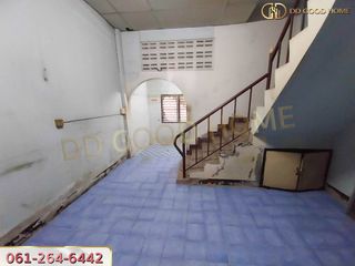 À vendre 2 chambres maison de ville à Sam Phran, Nakhon Pathom