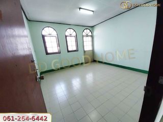 À vendre 2 chambres maison de ville à Sam Phran, Nakhon Pathom