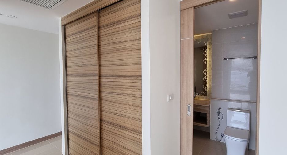 For sale 2 ベッドルーム condo in Bang Lamung, Chonburi