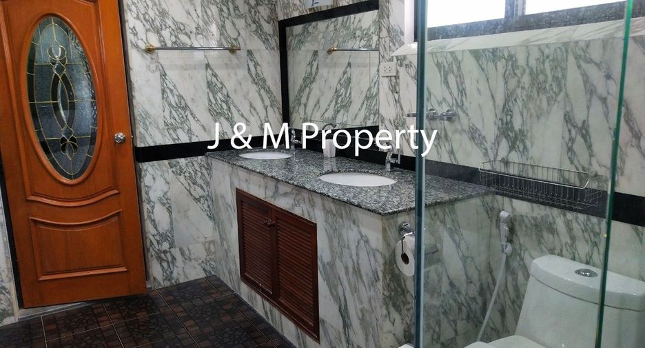 For rent 5 bedrooms house in Hua Hin, Prachuap Khiri Khan