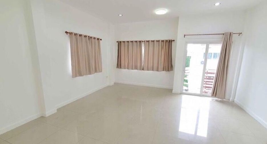 For rent 3 bed townhouse in Sai Mai, Bangkok