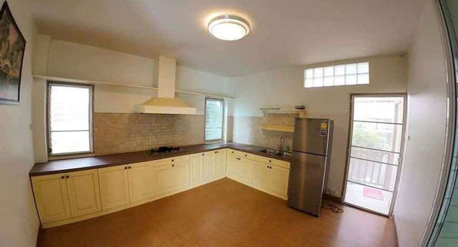 For rent 6 bedrooms villa in Mueang Chiang Mai, Chiang Mai