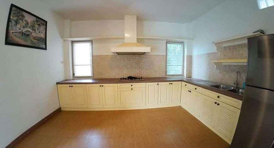 For rent 6 bedrooms villa in Mueang Chiang Mai, Chiang Mai