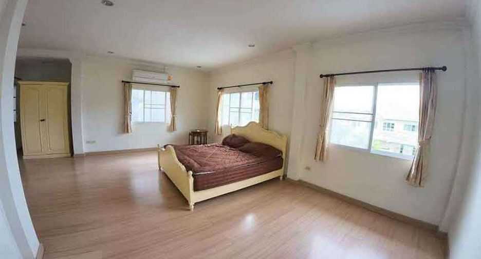 For rent 6 bedrooms villa in Mueang Chiang Mai, Chiang Mai