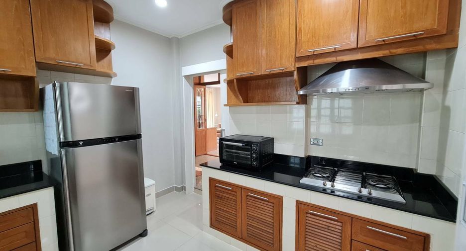 Casa en alquiler de 4 habitaciones en Bang Phli, Samut Prakan
