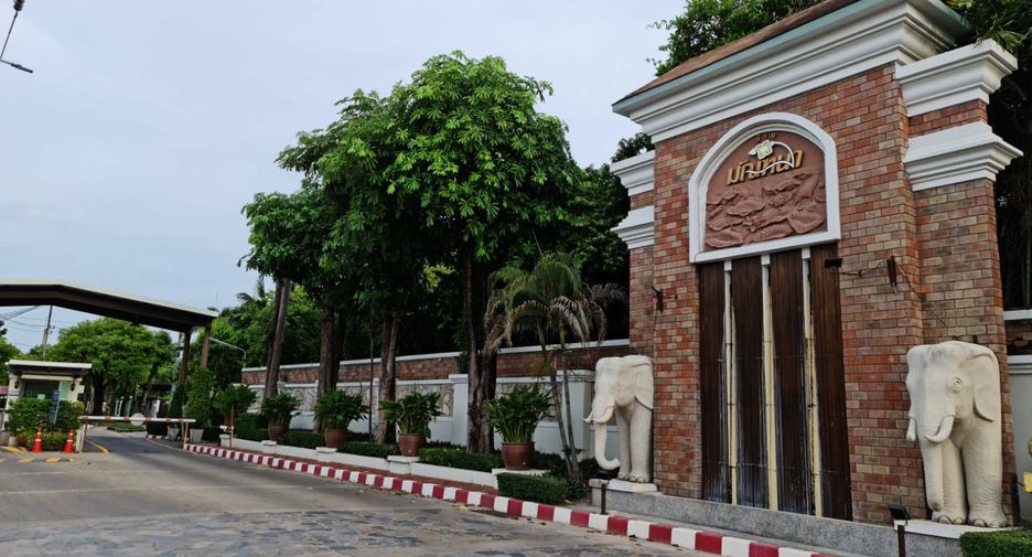 Casa en alquiler de 4 habitaciones en Bang Phli, Samut Prakan