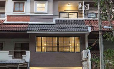 Reihenhaus zur Miete mit 3 Zimmer in Lat Phrao, Bangkok