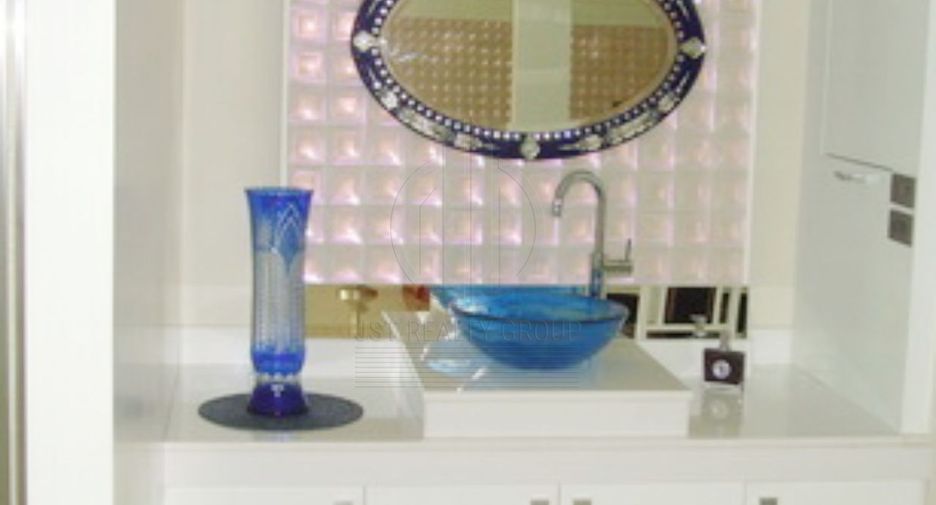 For sale 3 bedrooms condo in Watthana, Bangkok