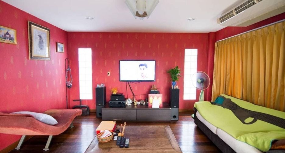 For sale 3 bedrooms house in Wang Thonglang, Bangkok
