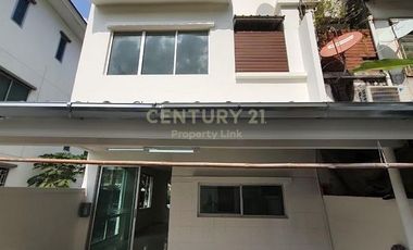For sale 3 bedrooms townhouse in Bang Kapi, Bangkok